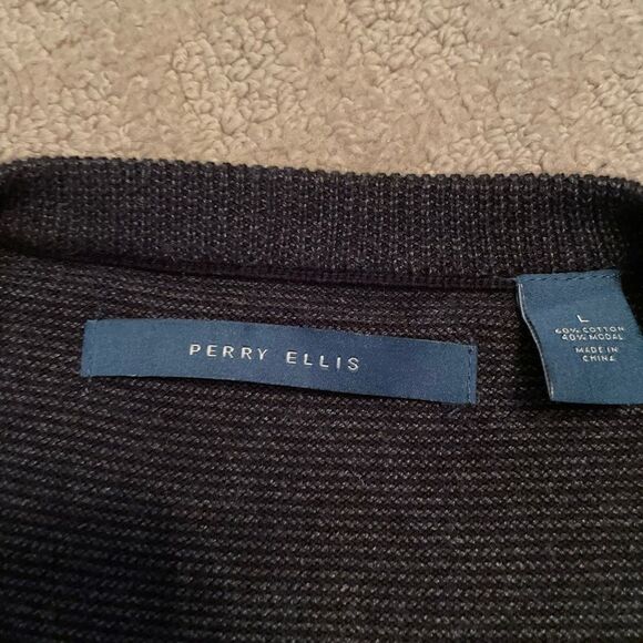 COPY - COPY - men’s perry ellis sweater - Picture 2 of 2